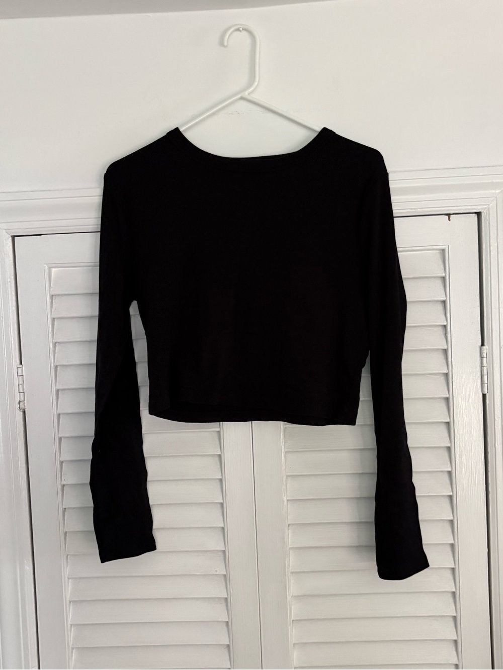 FOREVER 21 Cropped Long-Sleeve Women's Top - Black